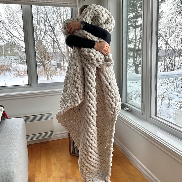 HANDMADE KNIT BLANKET 🧶 - Picture 2 of 4